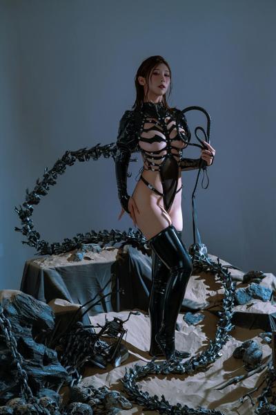 10P Asian seductress showing her curves in her sexy black costume in a solo