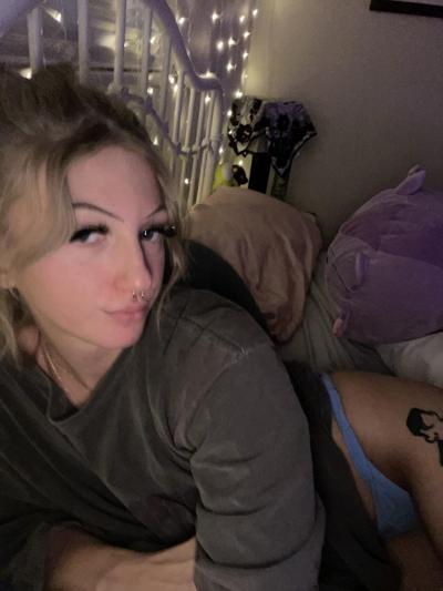 14P Skinny OnlyFans model Blondie Alexis poses provocatively in a solo