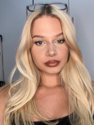 15P Glamorous amateur Blondie Wiki exposes her pretty face in a solo
