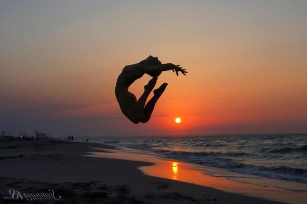 16P Naked teen Tienette O displays her flexibility during a trip to the beach