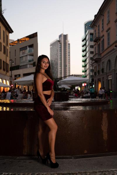 20P All-natural American Savana touching her incredible body in the dark