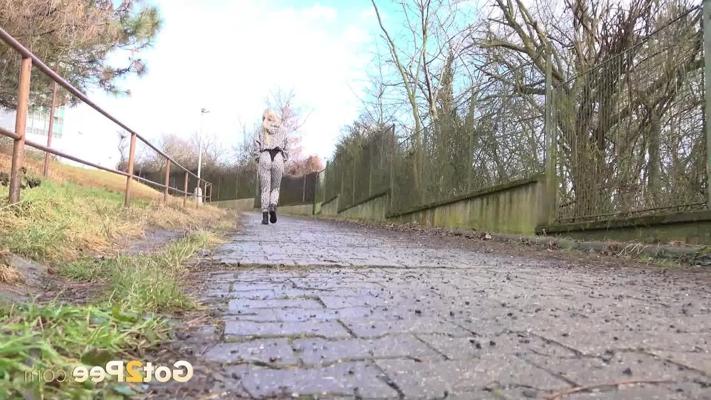 15P Blonde girl Bianca ascends public steps before taking a badly neede pee