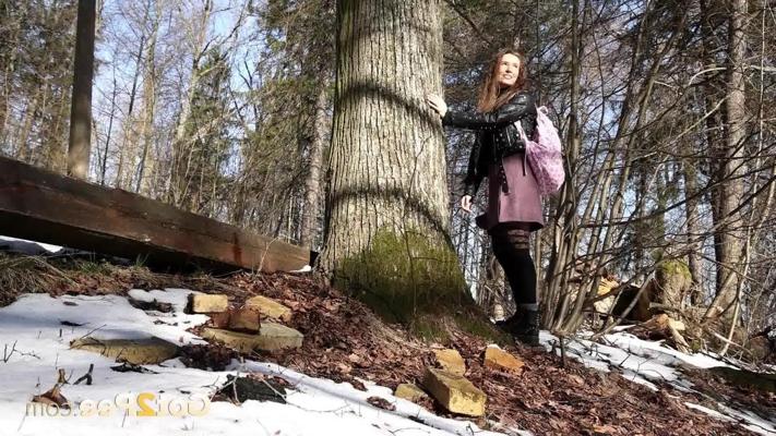 15P Nice girl Nikky B gets caught taking a pee next to an old tree on a spring day
