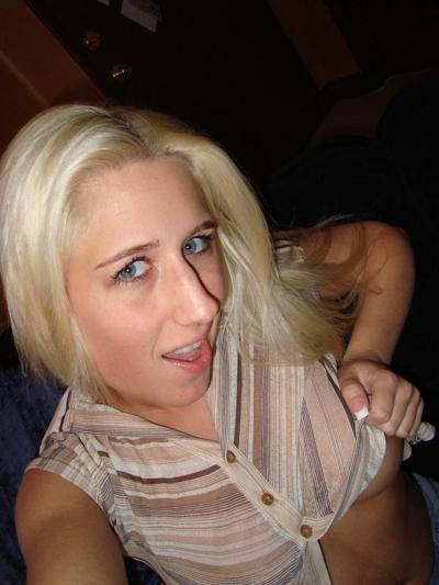 20P Amateur teen reveals her fantastic big boobs and round ass in a solo