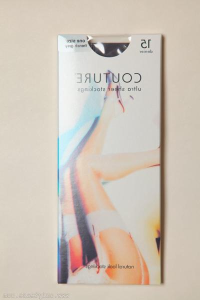 20P ブルネット・スカーレットが魅力的なドレスを脱ぎ、ストッキングを履いた美脚を披露