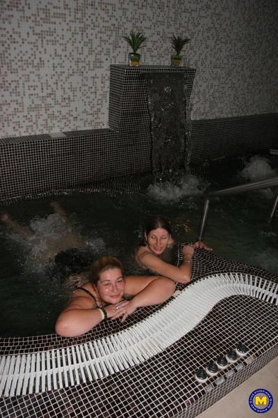 20P Chubby amateur European ladies relaxing and taking baths at the spa