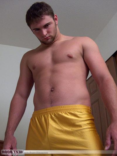 20P Amateur stud Lucas getting all naked & showing off his well-built body