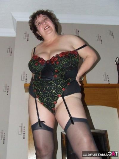 20P Thick UK lady Kinky Carol shows her big butt in a thong and nylons