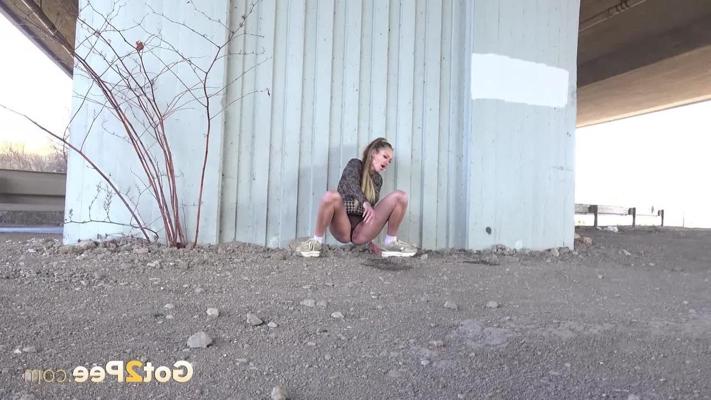 15P Isabel Dark & Nicolette Noir empty their bladders underneath an overpass
