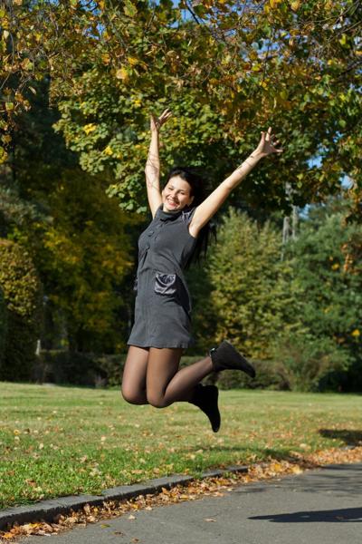 20P Delicious teen Kelly F gets nude & exposes her slender body & sensitive feet