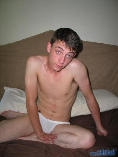 20P Gay brunette Elliott L posing and masturbating in his white undies