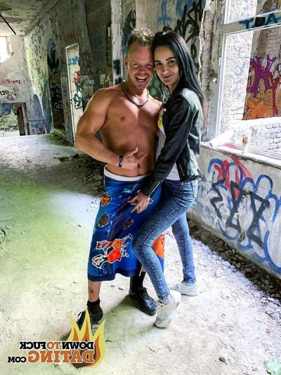14P La novata ucraniana Megan Venturi se deja lamer los pezones por un chico que acaba de conocer