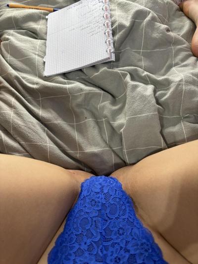 14P Sexy babe YourBlondie Wiki shows her bald pussy while teasing in blue panties