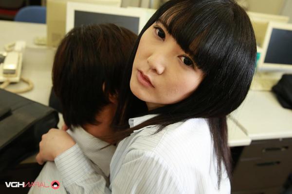 15P Japanese secretary Yui Watanabe is fondled by her boss in his office