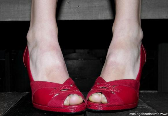 13P ダンジョンでヒールを履いてセクシーな長い脚をからかう素敵なサーシャ・グレイ