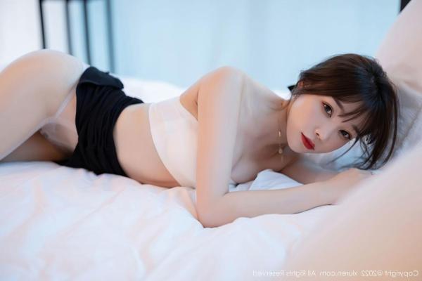 10P Pretty Chinese model Xiuren posing in her hot lingerie and high heels