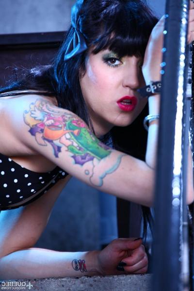 20P Goth chick Hellizabeth fingering her red pussy and fondling her pale boobs