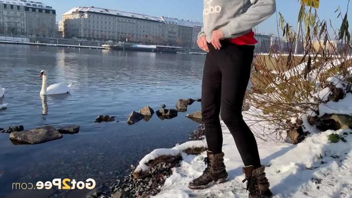 15P White girl Juliia pulls down her leggings to pee while swans look on