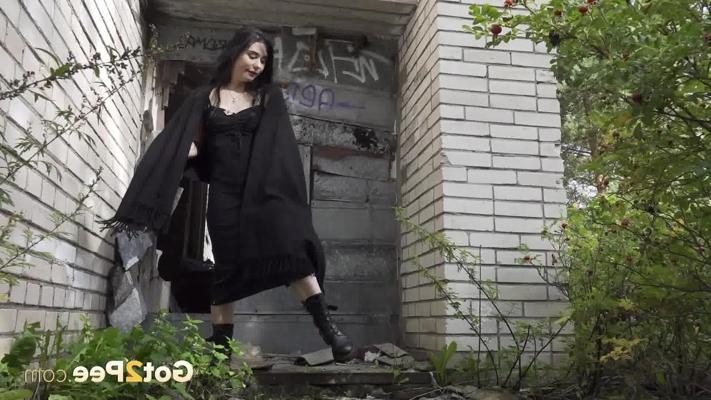 15P Dark haired chick Alyona sports a cape while taking an outdoor piss