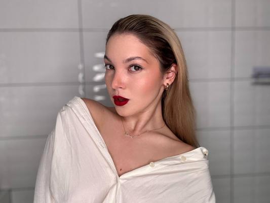 19P Pretty OnlyFans babe All About Diana posing in her hot outfits in a solo