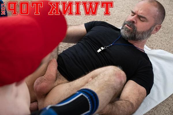 20P Old gay dude Coach Angus on his knees getting dicked by twink Lucas Ryder