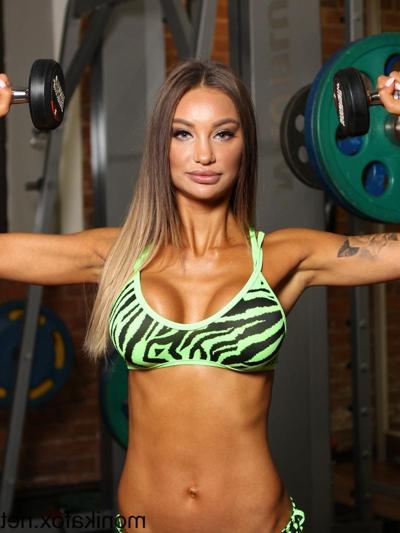 15P Russian pornstar Monika Fox strips naked and shows her big boobs at the gym