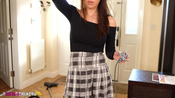13P Amateur girl pulls down her upskirt thong while vacuuming a floor