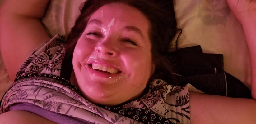 15P Mature BBW showing off her big fat ass & posing with nipple clamps on her tits