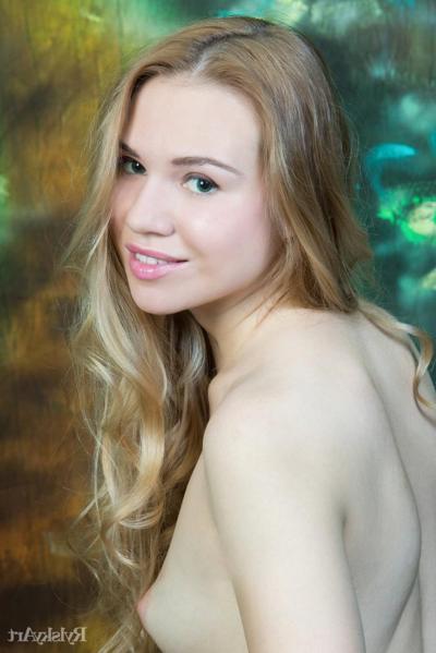 16P Beautiful blonde teen Stephanie poses for a totally nude solo shoot