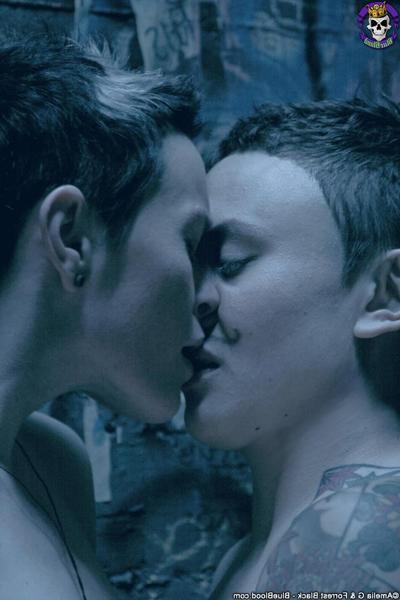 15P Short haired dykes Jiz Lee & Syd Blakovich have sex in front of a mirror