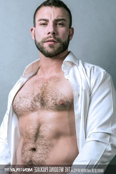 20P Gay bodybuilder Diego Reyes has hardcore anal sex with a hunky bottom
