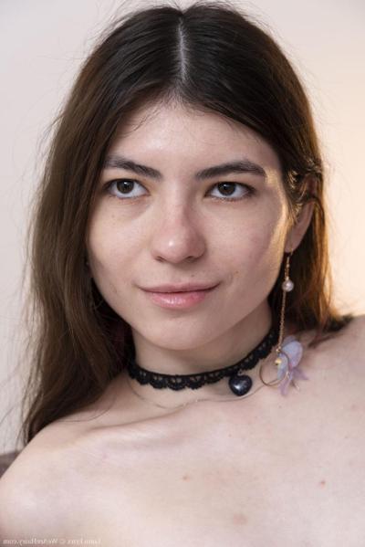 20P Skinny amateur Luna Lynx strips and plays with her long pussy hair