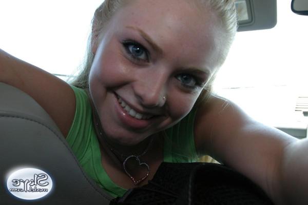 12P Sweet amateur Skye Model showing her slender little body off in tight jeans