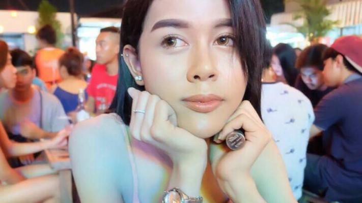 20P Beautiful ladyboy Jam displays her skinny body in her hot outfits