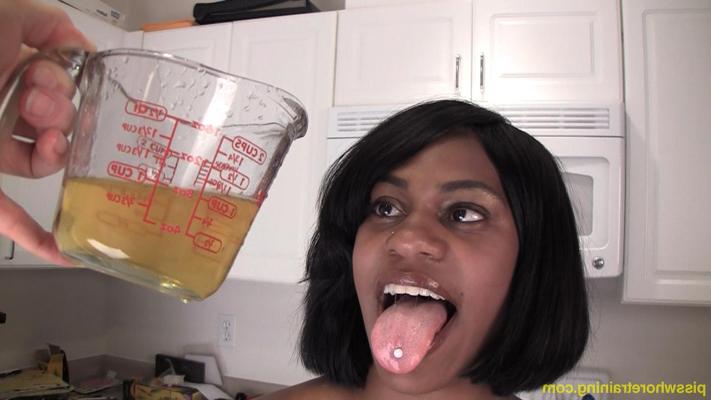 15P Ebony chick Lea Marie pisses into a glass measuring cup in her kitchen