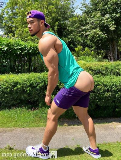 10P Muscular AI generated gay hunk shows off his big ass in a hot compilation