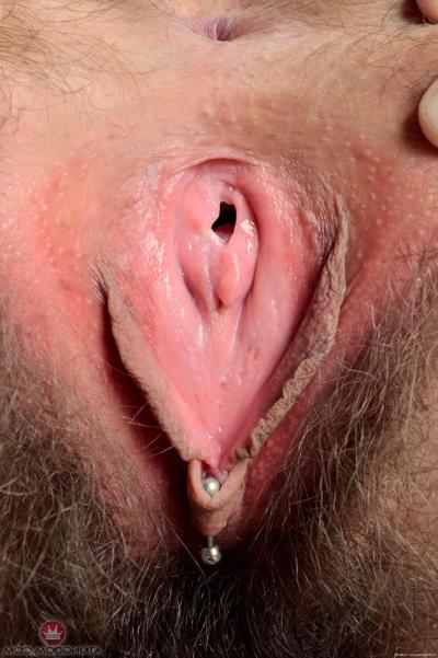 17P Girl with piercings and glasses Valkyree Jaine has never shaved pussy, armpits