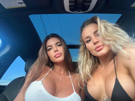 13P Красотка OnlyFans Виктория Брошкина целуется со своей подругой-лесбиянкой