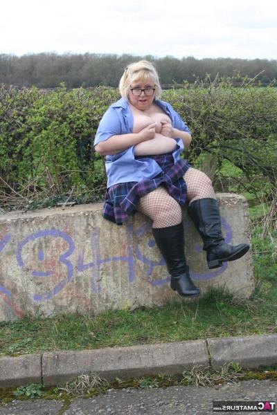 13P Obese blonde Lexie Cummings shows her tits and pussy alongside a rural road