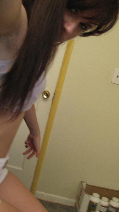 20P Amateur ginger Jaimee Saunders grabs her boobs & shows her trimmed pussy