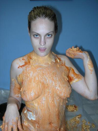20P Slutty amateur babe Danni covers her big tits & pussy with her food leftovers