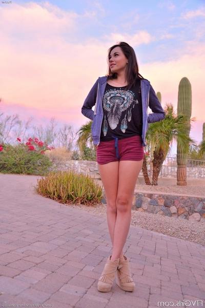 15P Teen girl Rachel's long legs look super sexy in naked outdoor shoot