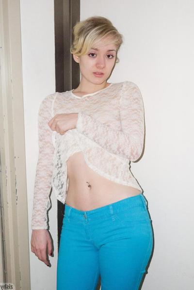 11P Teen girlfriend Veronica Hatley tries on heels, flashes whale tail at the mall