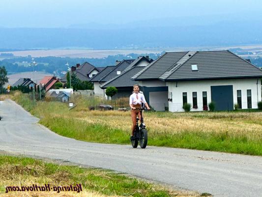 16P Amateur model Katerina Hartlova gets naked while riding a bicycle