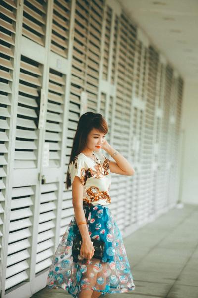 20P Lovely Asian lady Kim Mimi posing in her summer outfit in public