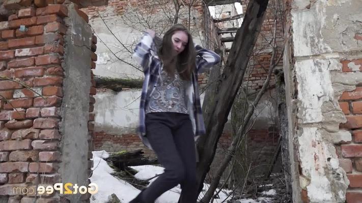 15P Nice girl Vika Lita gets caught with her pants down while peeing on the snow