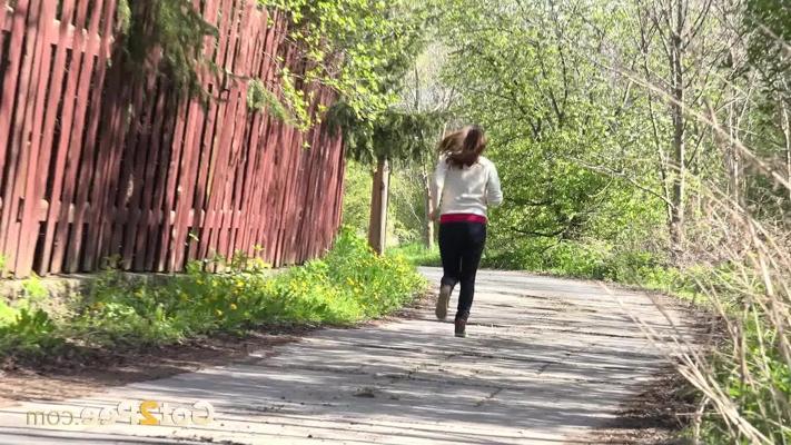 15P Antonia can't hold her pee any longer and pisses beside side of road