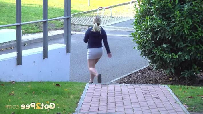 15P Short taken girl Licky Lex takes a badly needed piss on a brick walkway