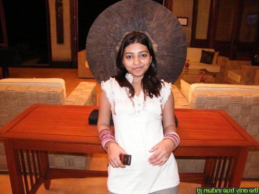 10P Pretty Indian girl goes barefooted at the beach during non-nude action