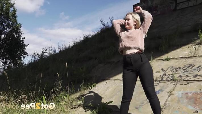 15P Blonde girl Nastya pulls down her pants for a badly needed pee in the outdoors